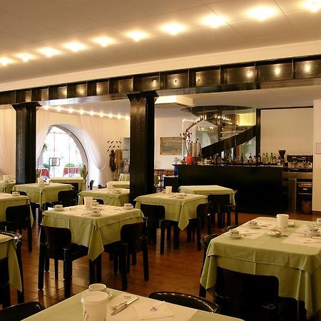 Hotel Piroscafo Desenzano del Garda Exterior photo