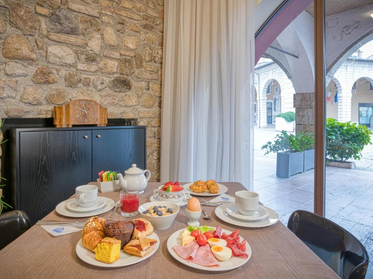 Hotel Piroscafo Desenzano del Garda Exterior photo
