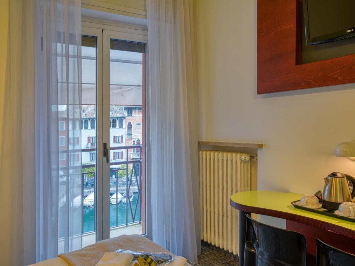 Hotel Piroscafo Desenzano del Garda Exterior photo
