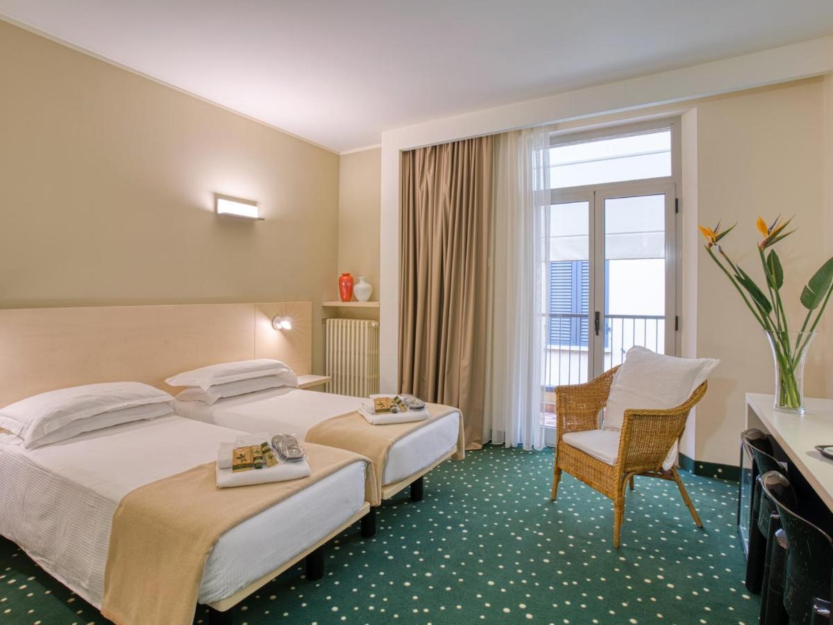 Hotel Piroscafo Desenzano del Garda Exterior photo