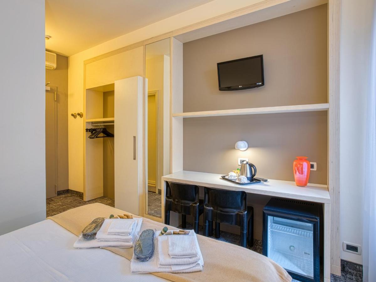 Hotel Piroscafo Desenzano del Garda Exterior photo