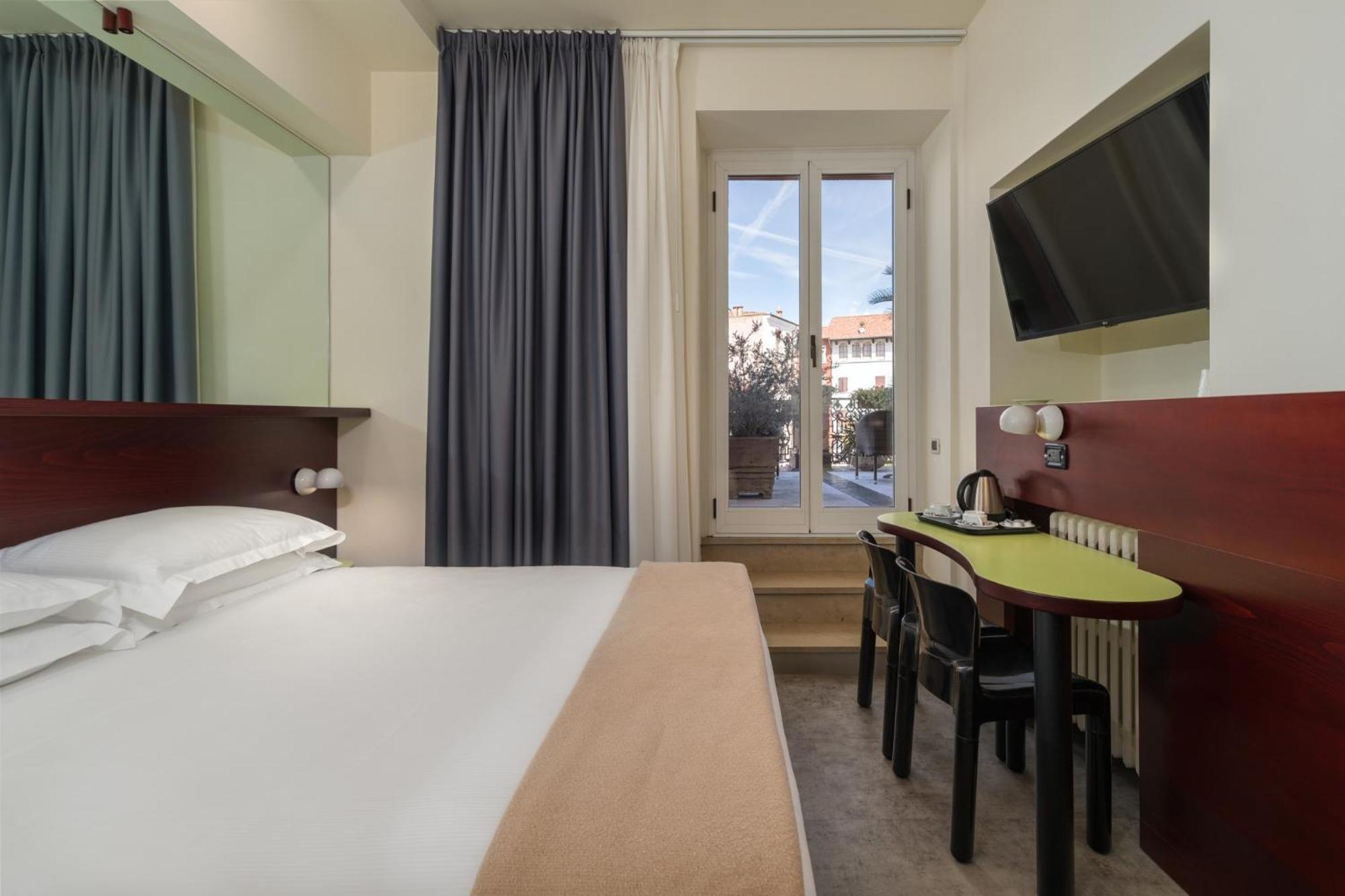 Hotel Piroscafo Desenzano del Garda Exterior photo